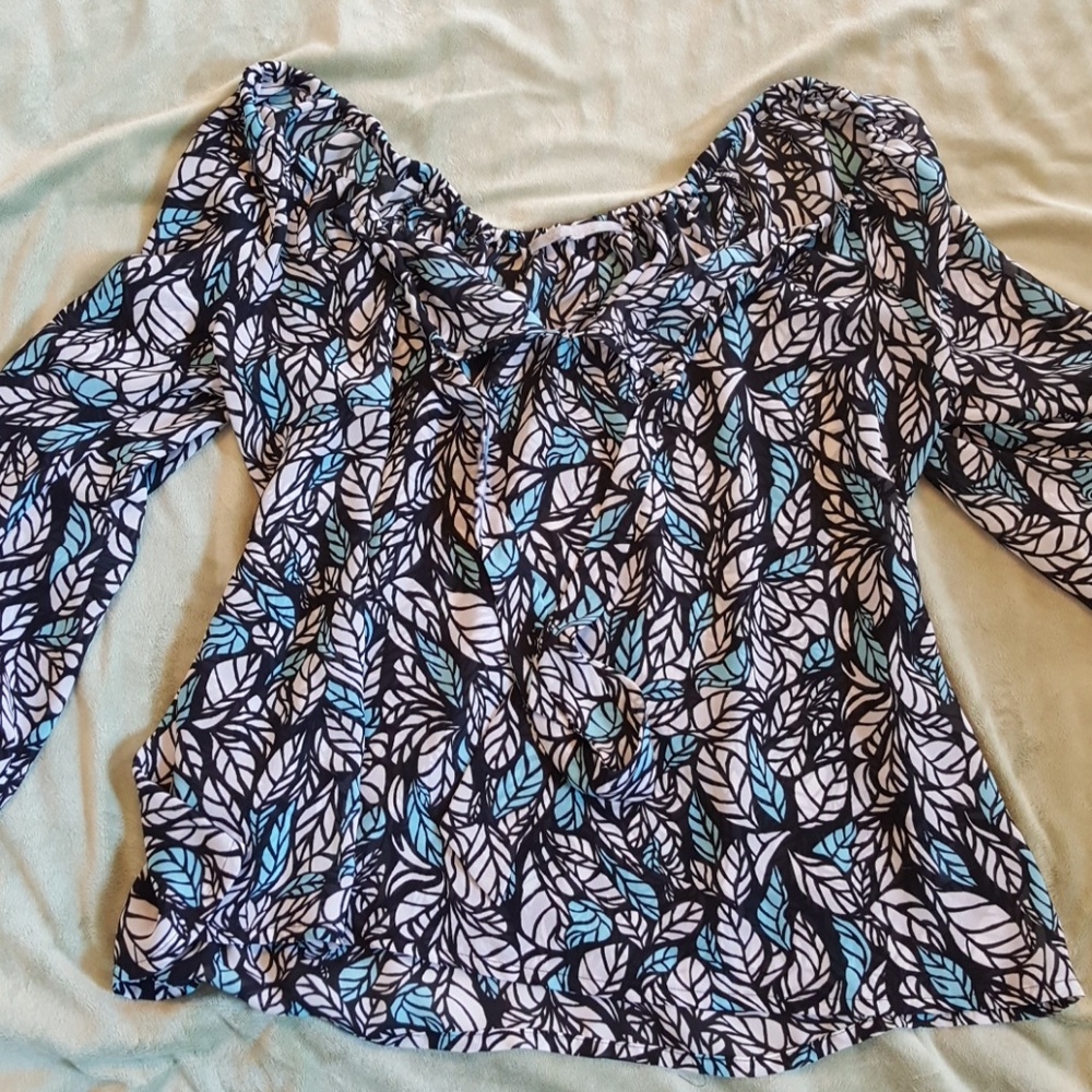 Beautiful off/on shoulder blouse